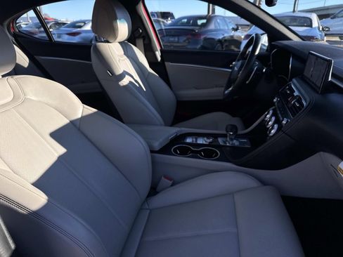 Used 2023 Genesis G70 2.0T image 11