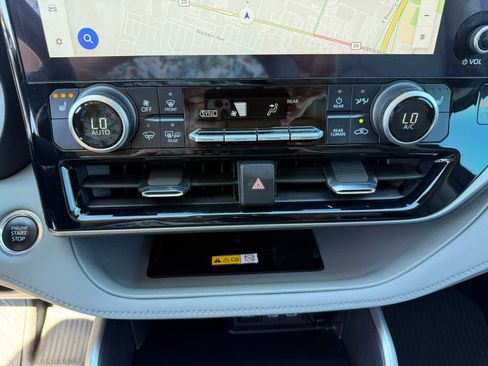 Used 2024 Toyota Highlander XLE image 25