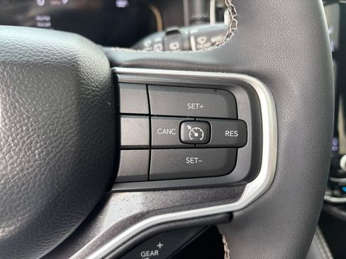 Used 2023 Jeep Wagoneer 4WD w/ Premium Group I image 14