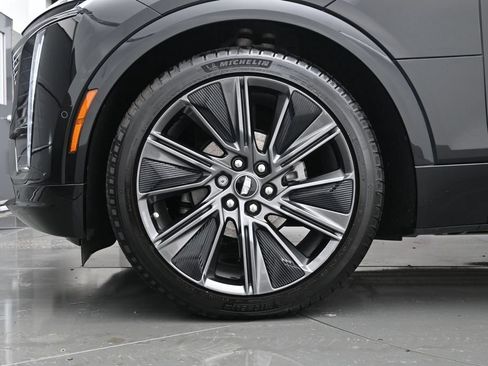 Used 2026 Cadillac Lyriq Signature Sport AWD/4WD image 8