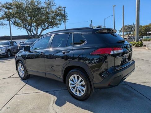 Used 2024 Toyota Corolla Cross LE image 6