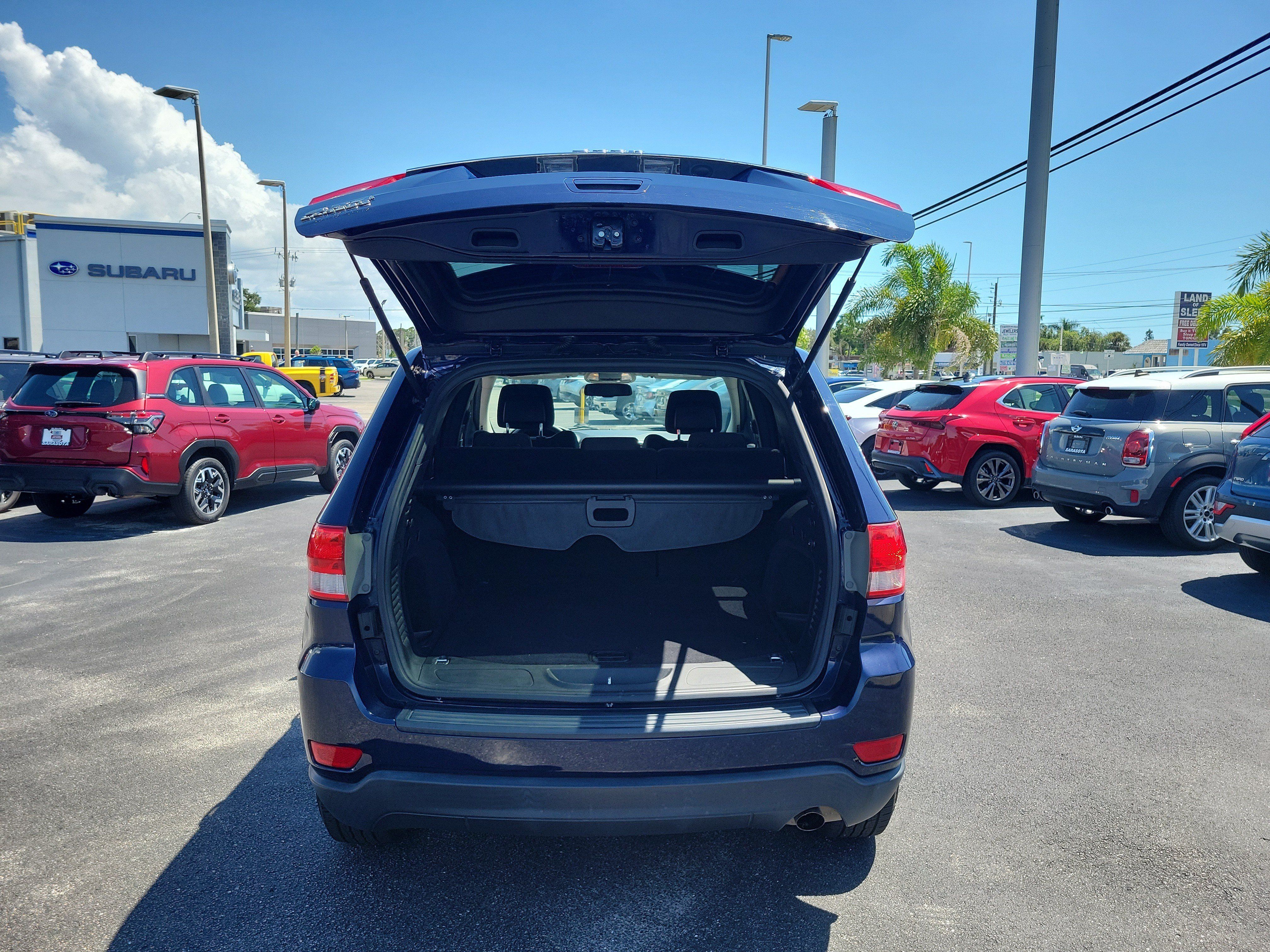 Used 2013 Jeep Grand Cherokee Laredo w/ Laredo E Group AWD/4WD image 10