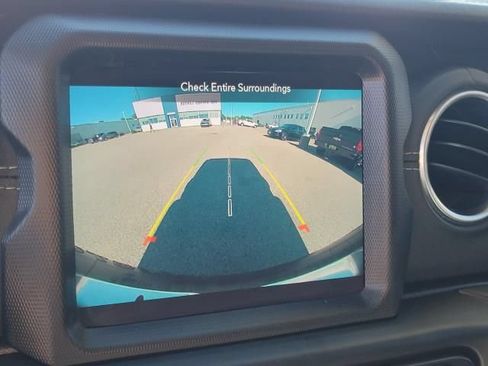 Used 2020 Jeep Wrangler Unlimited Sahara w/ Dual Top Group AWD/4WD image 26