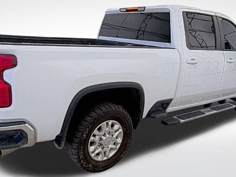 Used 2024 Chevrolet Silverado 2500 LT AWD/4WD image 3