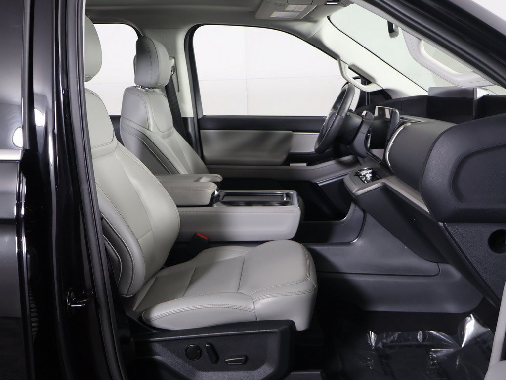 Used 2025 Ford Expedition Max Active AWD/4WD image 31
