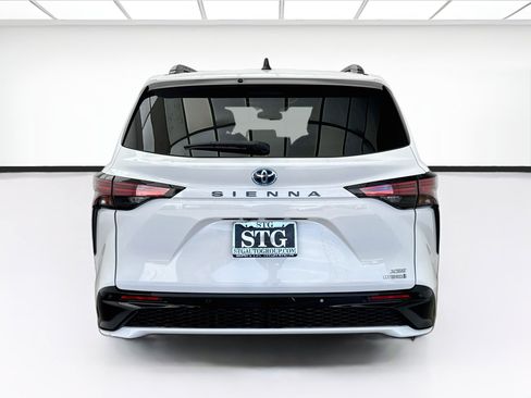 Used 2022 Toyota Sienna XSE w/ XSE Plus Package FWD image 5