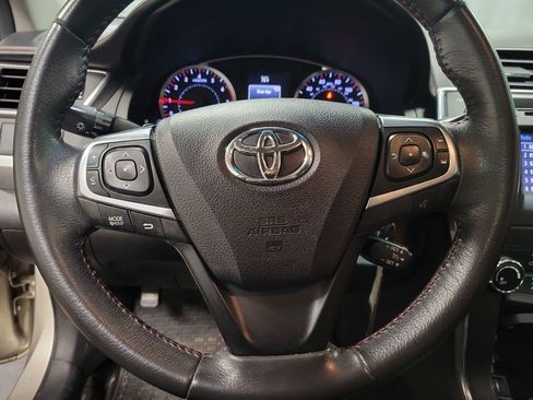 Used 2017 Toyota Camry SE w/ Moonroof Package FWD image 17