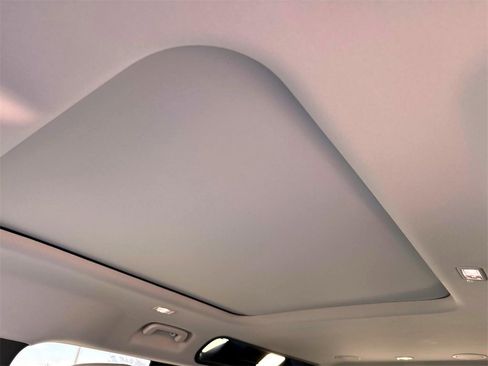 New 2026 Land Rover Defender 110 X-Dynamic SE image 20