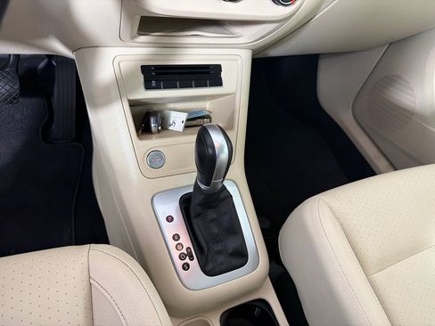 Used 2015 Volkswagen Tiguan SE FWD image 19