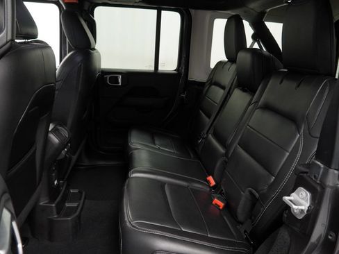Used 2018 Jeep Wrangler Unlimited Sahara w/ Uconnect 4C Nav & Sound Group AWD/4WD image 22