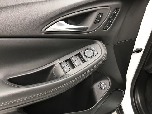 Used 2023 Buick Encore GX Essence w/ Experience Buick Package FWD image 8