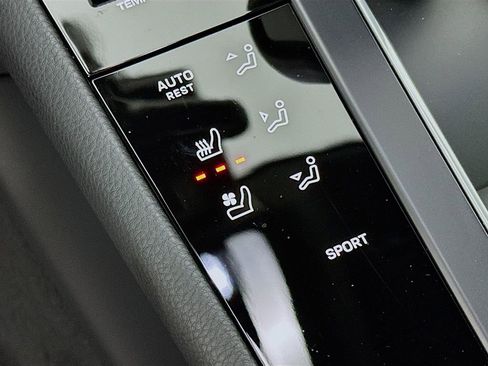 Used 2025 Porsche Macan image 23