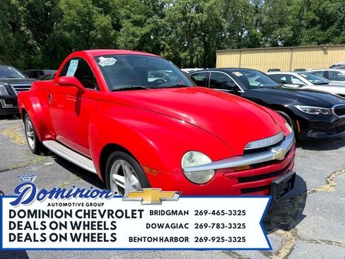Used 2005 Chevrolet SSR w/ Preferred Equipment Group image 1