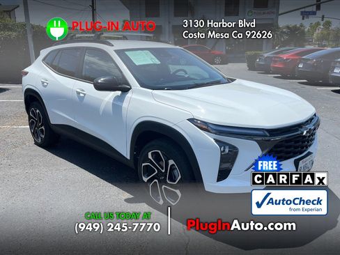 Used 2024 Chevrolet Trax RS w/ Driver Confidence Package FWD image 2