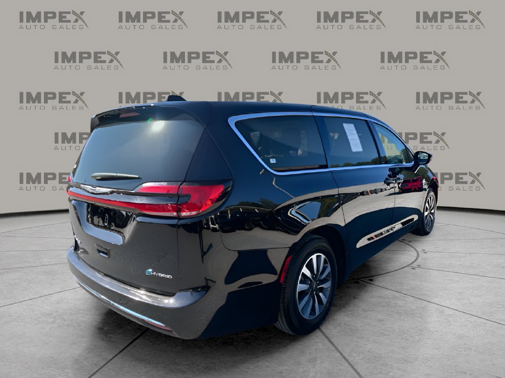 Used 2024 Chrysler Pacifica Limited FWD image 5