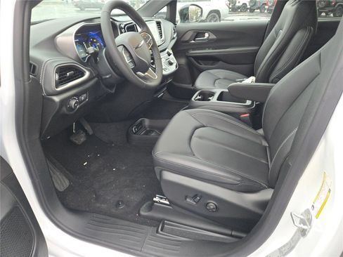 New 2026 Chrysler Pacifica Select image 26