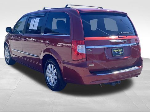 Used 2014 Chrysler Town & Country Touring image 5