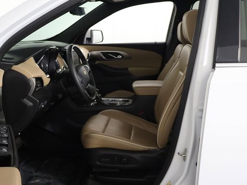 Used 2023 Chevrolet Traverse Premier AWD/4WD image 33