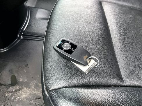 Used 2024 Mercedes-Benz Sprinter 2500 image 27