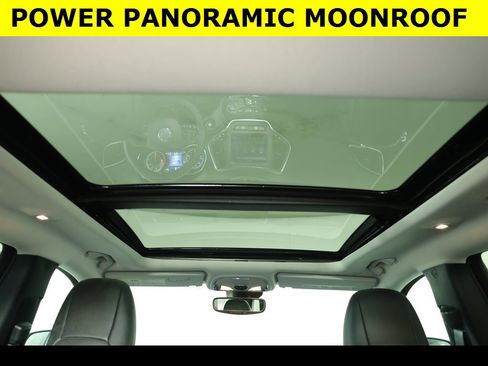 Used 2022 Jeep Cherokee Latitude Lux w/ Sun & Sound Group image 2