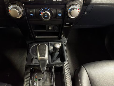 Used 2018 Toyota 4Runner TRD Off-Road Premium image 22