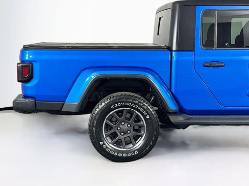 Used 2022 Jeep Gladiator Overland w/ Cold Weather Group AWD/4WD image 39