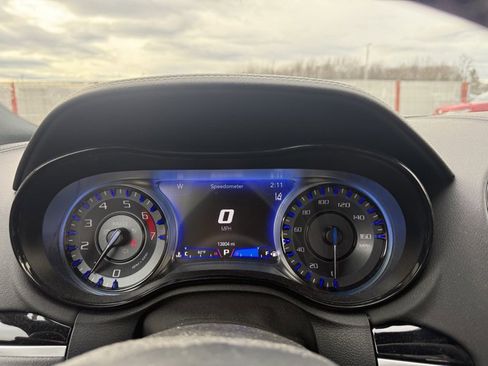 Used 2023 Chrysler 300 C image 12