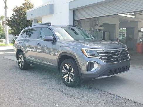Certified 2024 Volkswagen Atlas SE FWD image 2