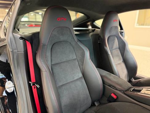 Used 2020 Porsche 718 Cayman GT4 RWD image 32