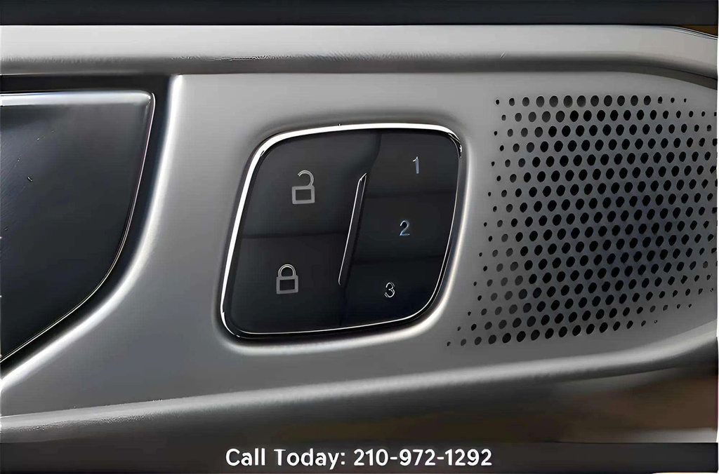 Used 2023 Ford Explorer King Ranch w/ Technology Package RWD image 23