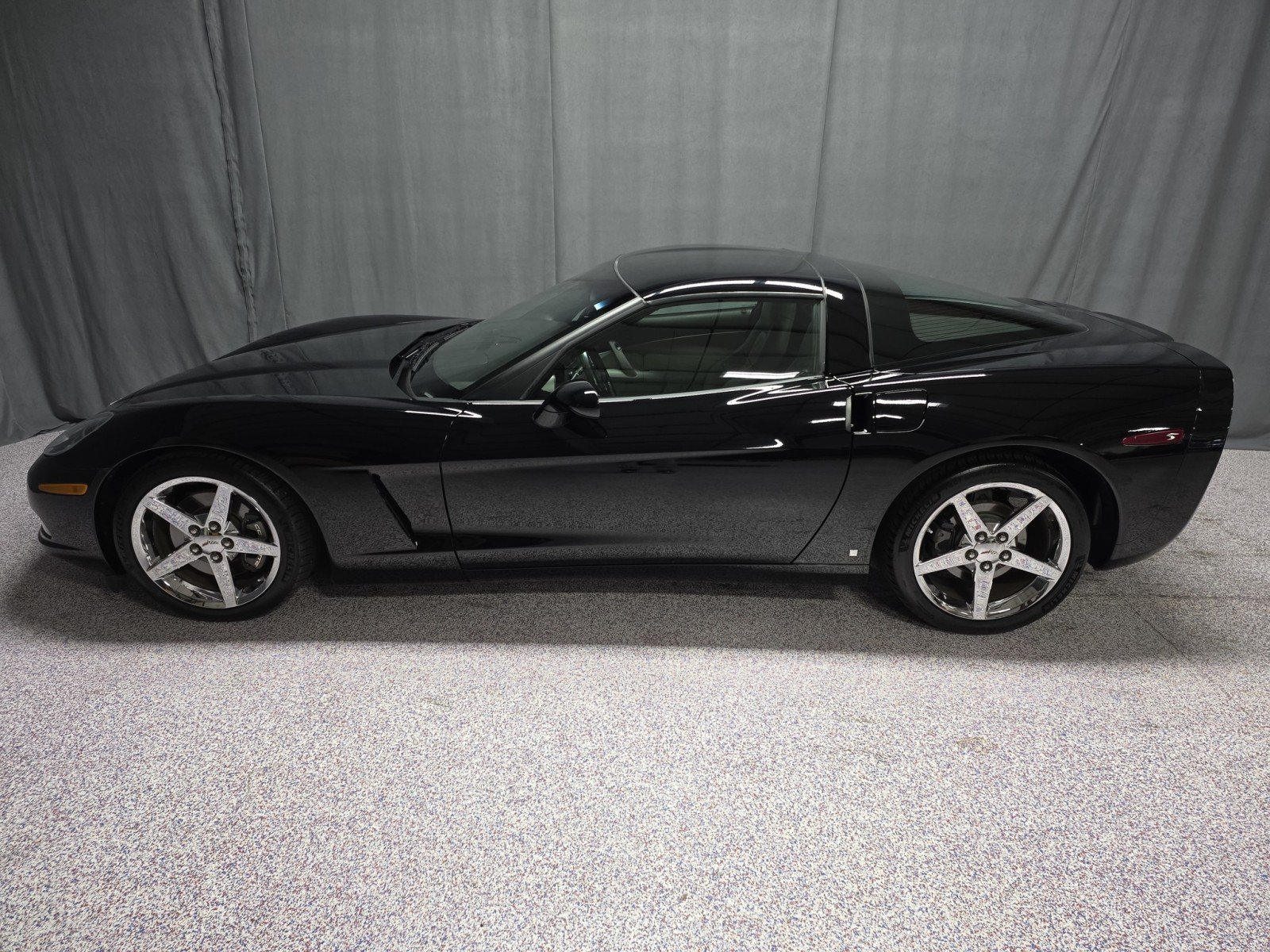 Used 2007 Chevrolet Corvette Coupe w/ Preferred Equipment Group RWD image 14