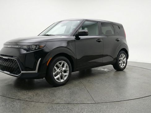 Used 2025 Kia Soul LX w/ LX Technology Package FWD image 3