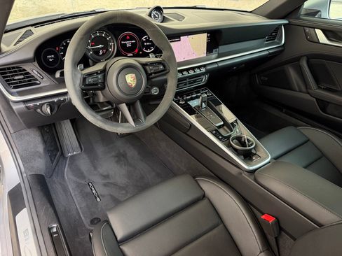 Used 2024 Porsche 911 Carrera 4 AWD/4WD image 2