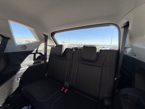 Used 2023 Volkswagen Tiguan SE image 10