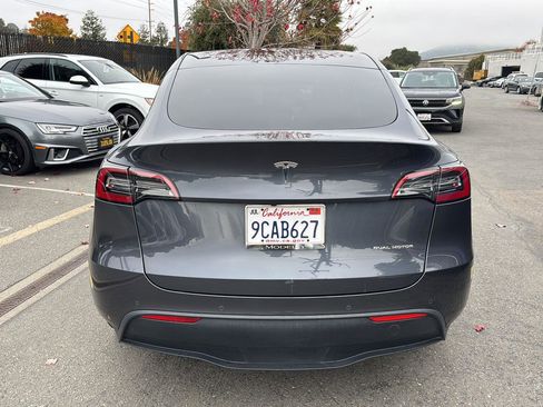 Used 2022 Tesla Model Y Long Range image 6