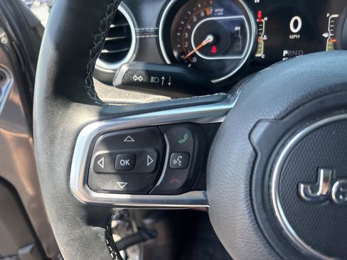 Used 2018 Jeep Wrangler Unlimited Sahara AWD/4WD image 12