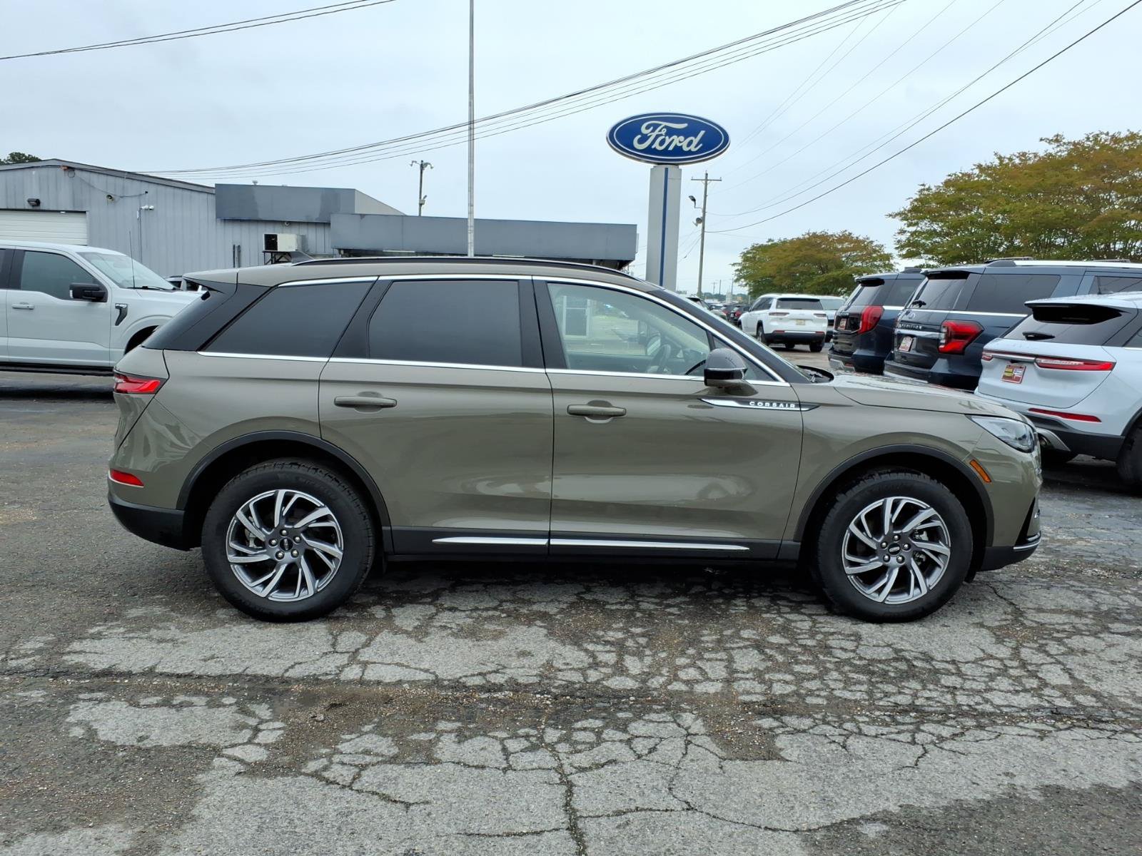 Used 2025 Lincoln Corsair AWD w/ Equipment Group 101A image 5
