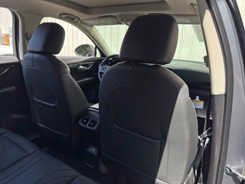 Used 2022 Buick Envision Essence w/ Safety Package FWD image 37