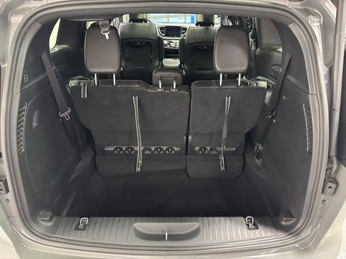 Used 2025 Chrysler Pacifica Limited image 41