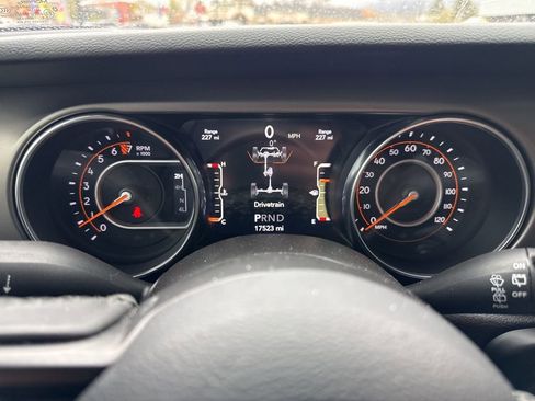 Used 2021 Jeep Wrangler Sport AWD/4WD image 12