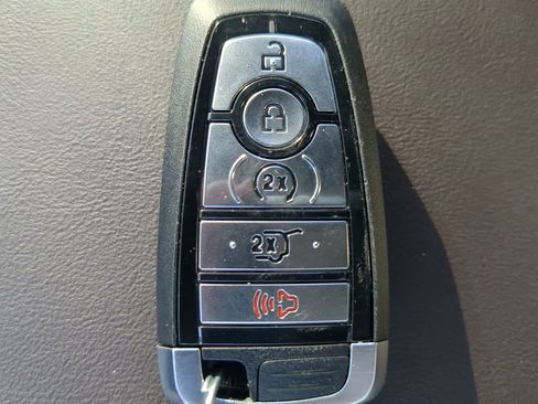 Used 2025 Ford Explorer Platinum image 31