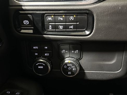Used 2025 GMC Yukon Denali AWD/4WD image 19