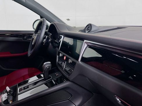 New 2026 Porsche Macan Base image 31