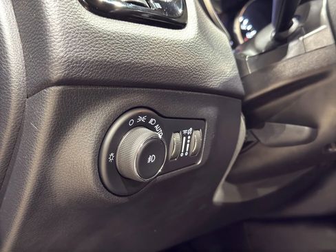 Used 2018 Jeep Compass Limited image 36