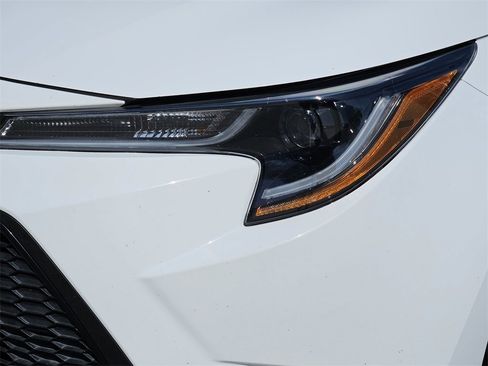 Used 2021 Toyota Corolla LE image 9