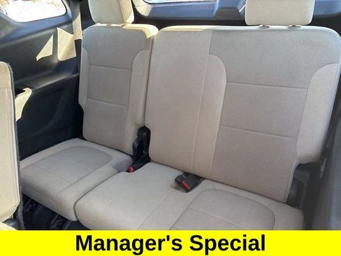 Used 2022 Chevrolet Traverse LS image 34