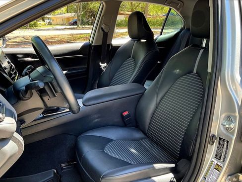 Used 2023 Toyota Camry SE image 18