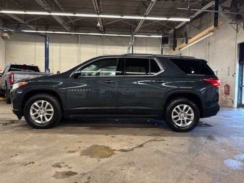 Used 2020 Chevrolet Traverse LT w/ Driver Confidence II Package AWD/4WD image 3