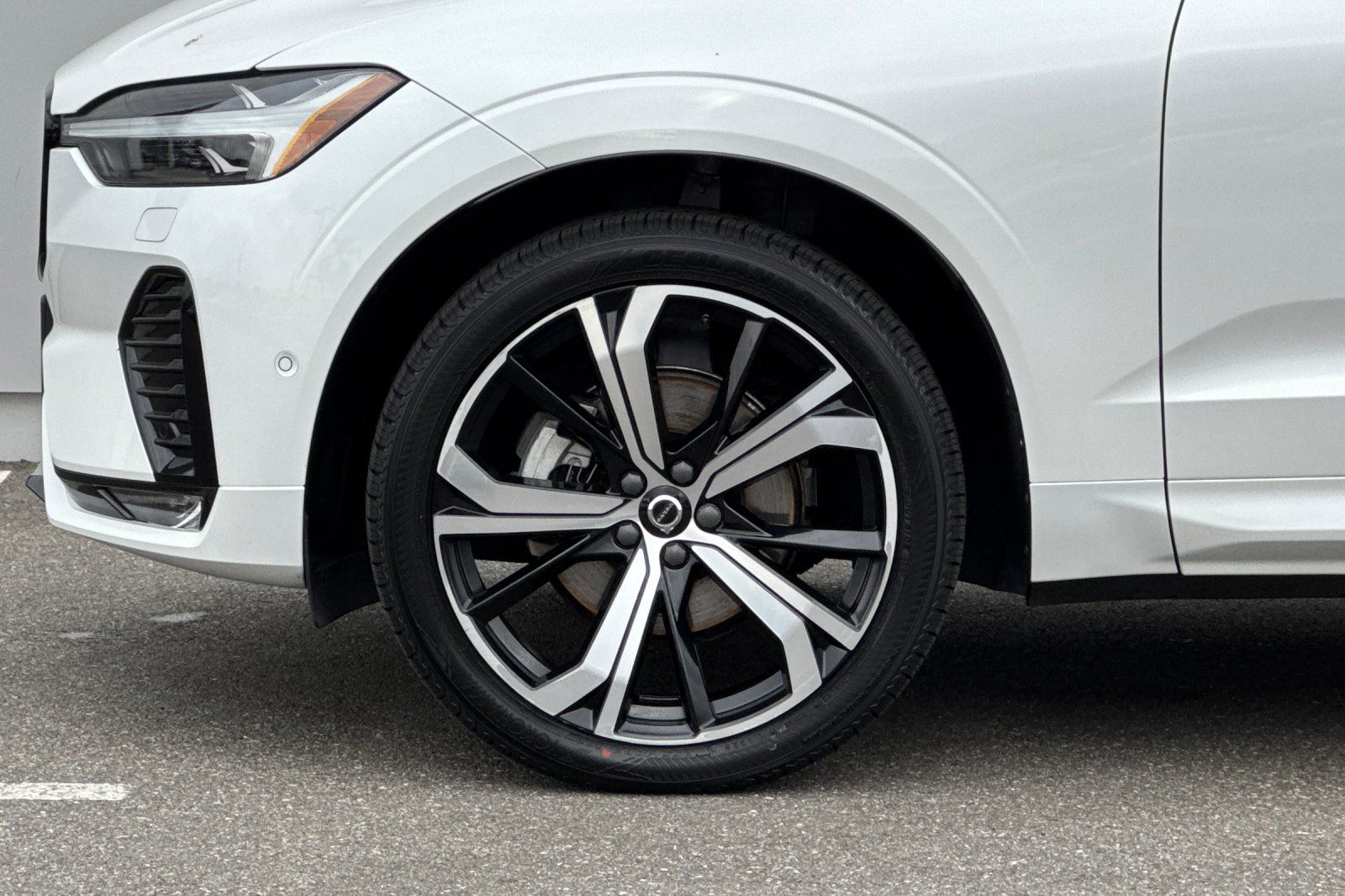 Used 2023 Volvo XC60 B5 Ultimate w/ Climate Package FWD image 33