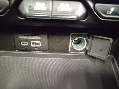 Used 2021 Chevrolet Suburban Z71 w/ Z71 Off-Road Package image 22